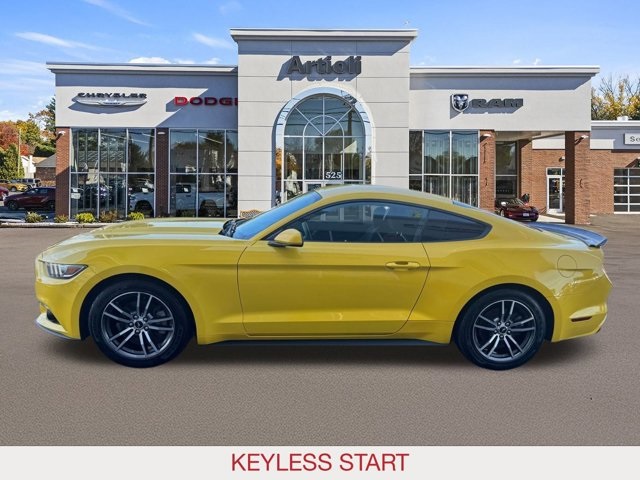 2017 Ford Mustang EcoBoost photo 4