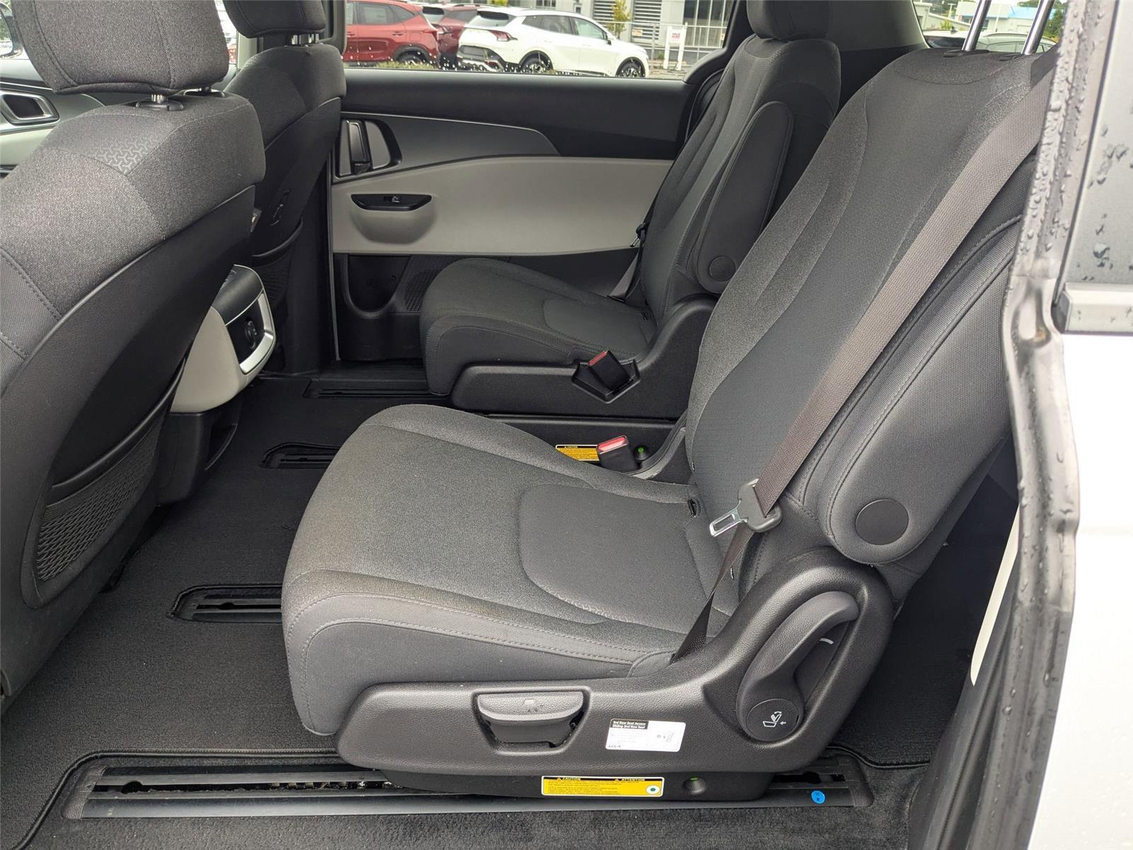 2022 Kia Carnival LX photo 25
