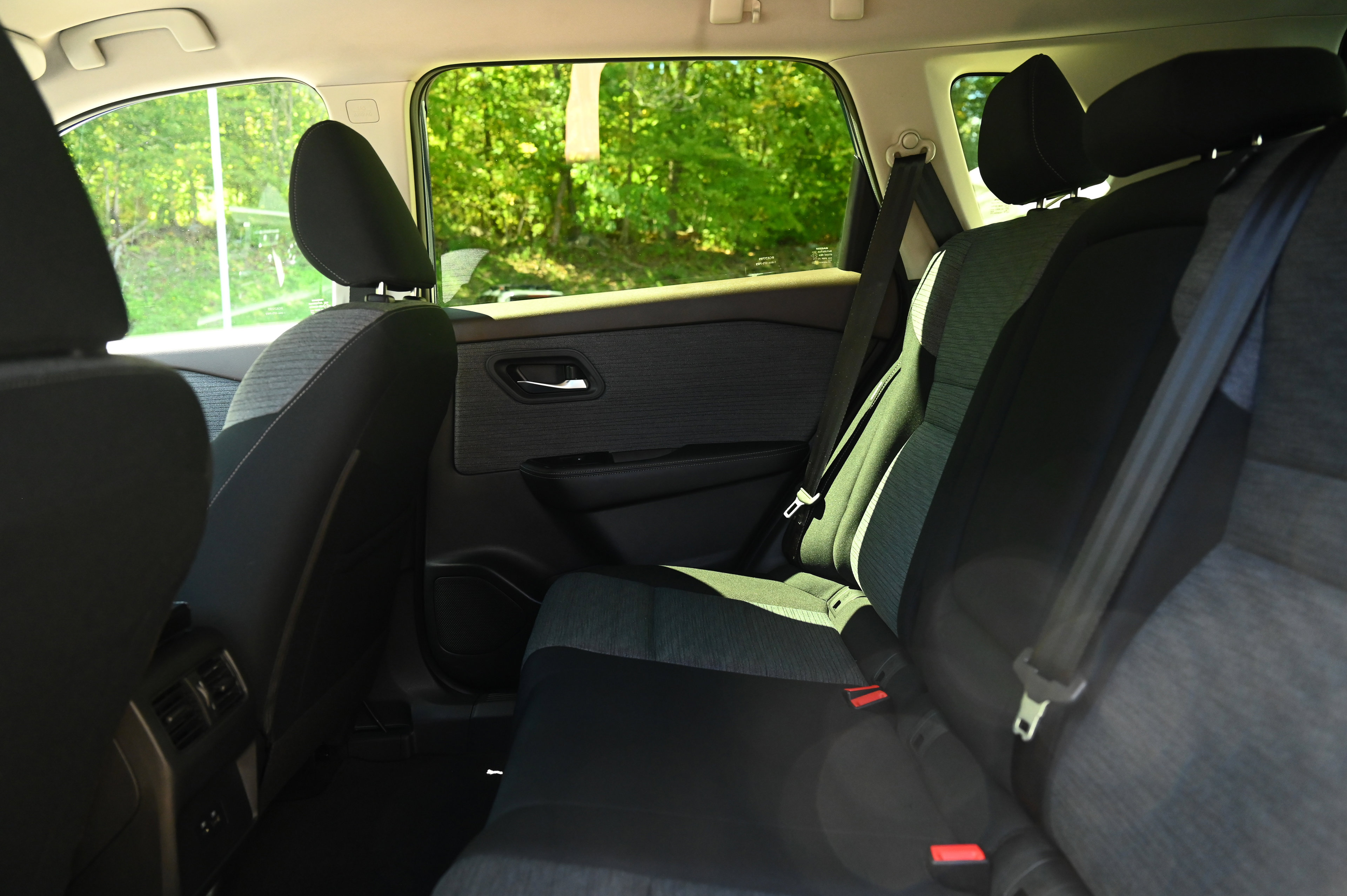 2023 Nissan Rogue SV photo 21