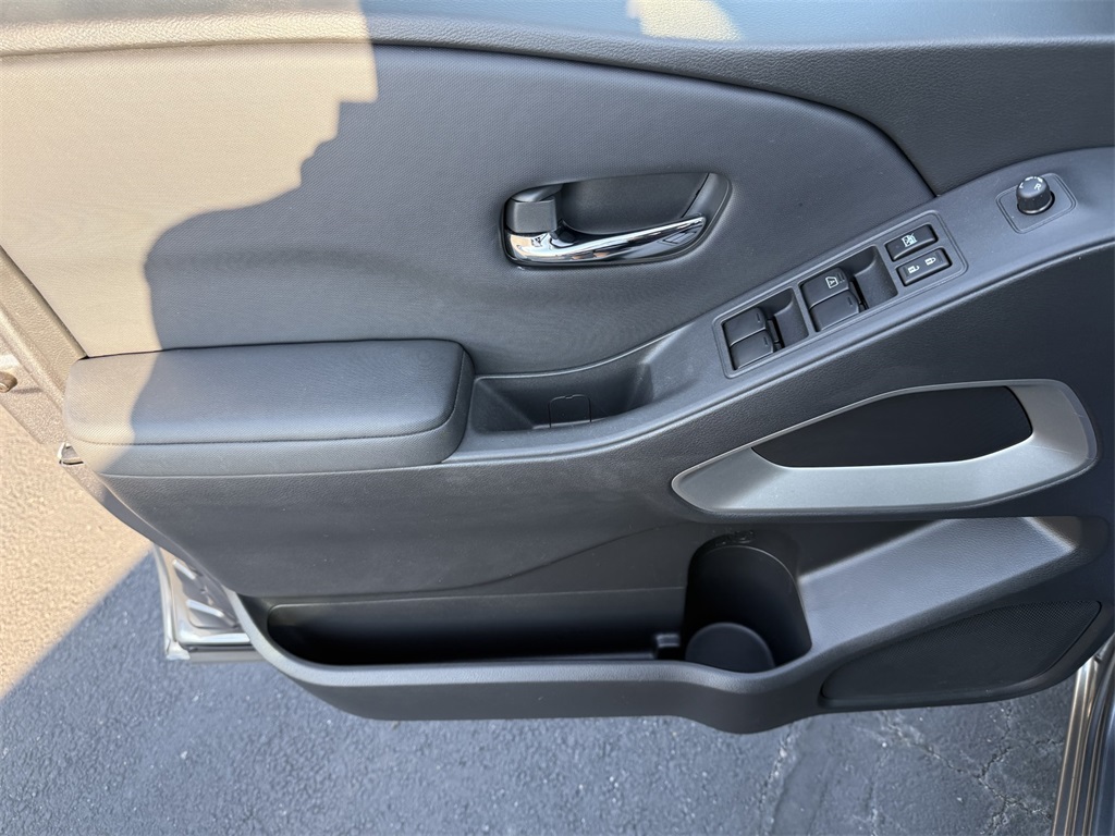 2022 Nissan Frontier SV Crew Cab photo 12