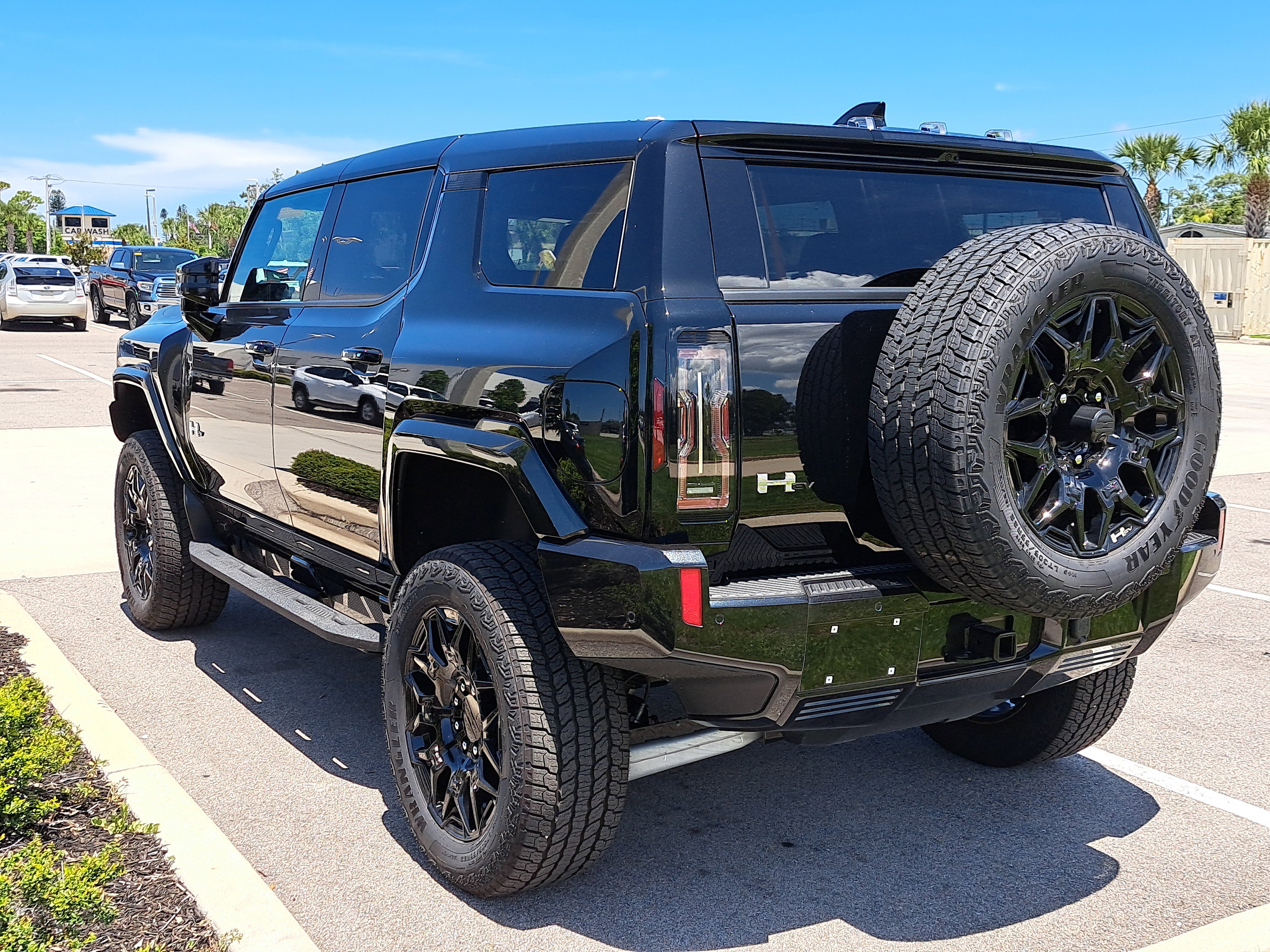 Used 2025 GMC HUMMER EV 2X with VIN 1GKT0NDE2SU110743 for sale in Bradenton, FL