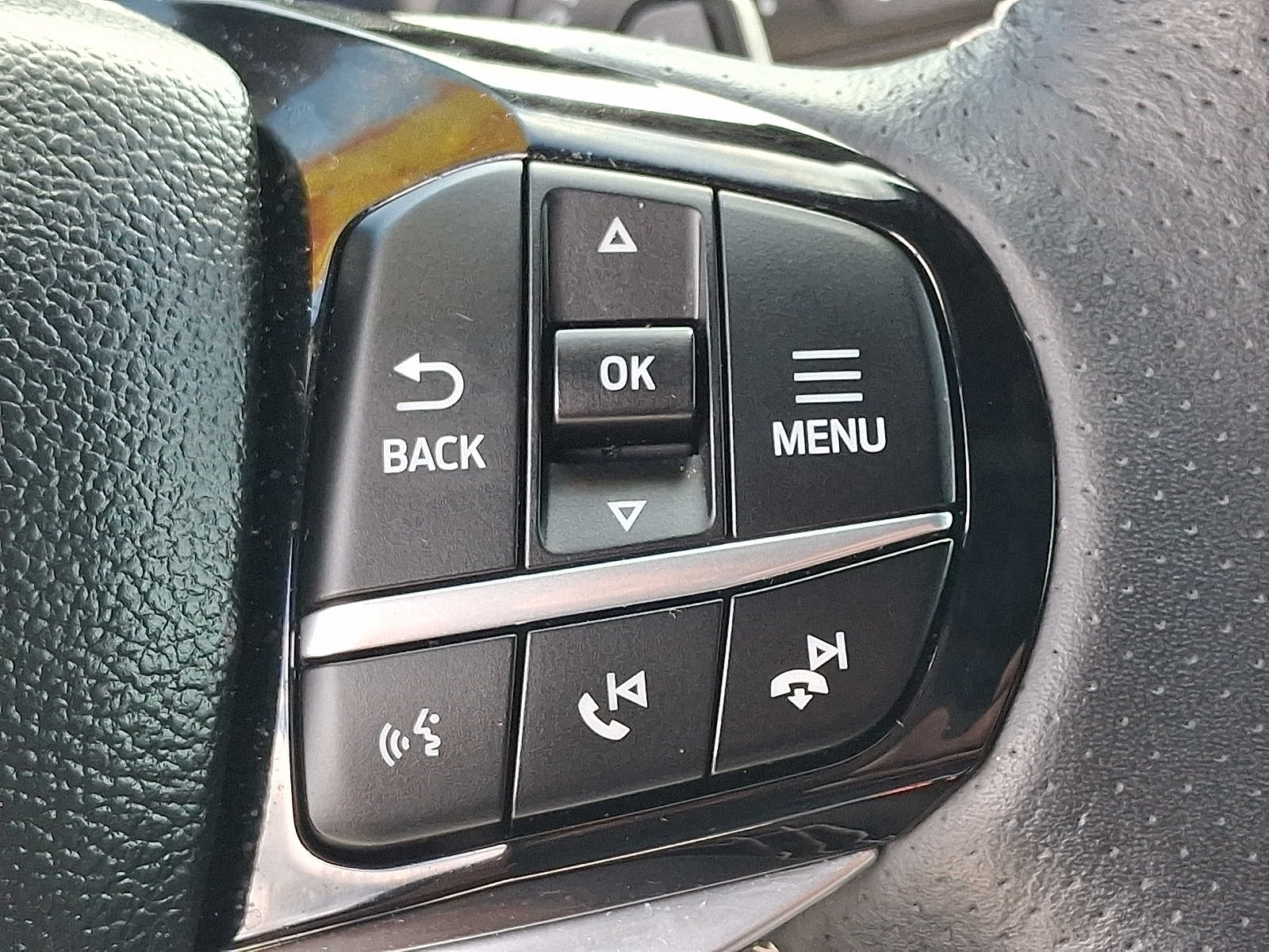 2023 Ford Explorer ST photo 20