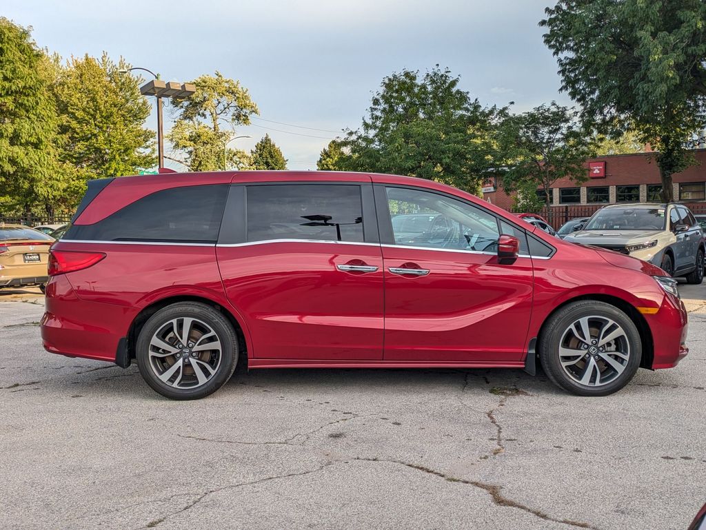 2022 Honda Odyssey Touring photo 5