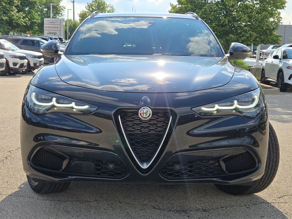 2024 Alfa Romeo Stelvio Ti photo 4