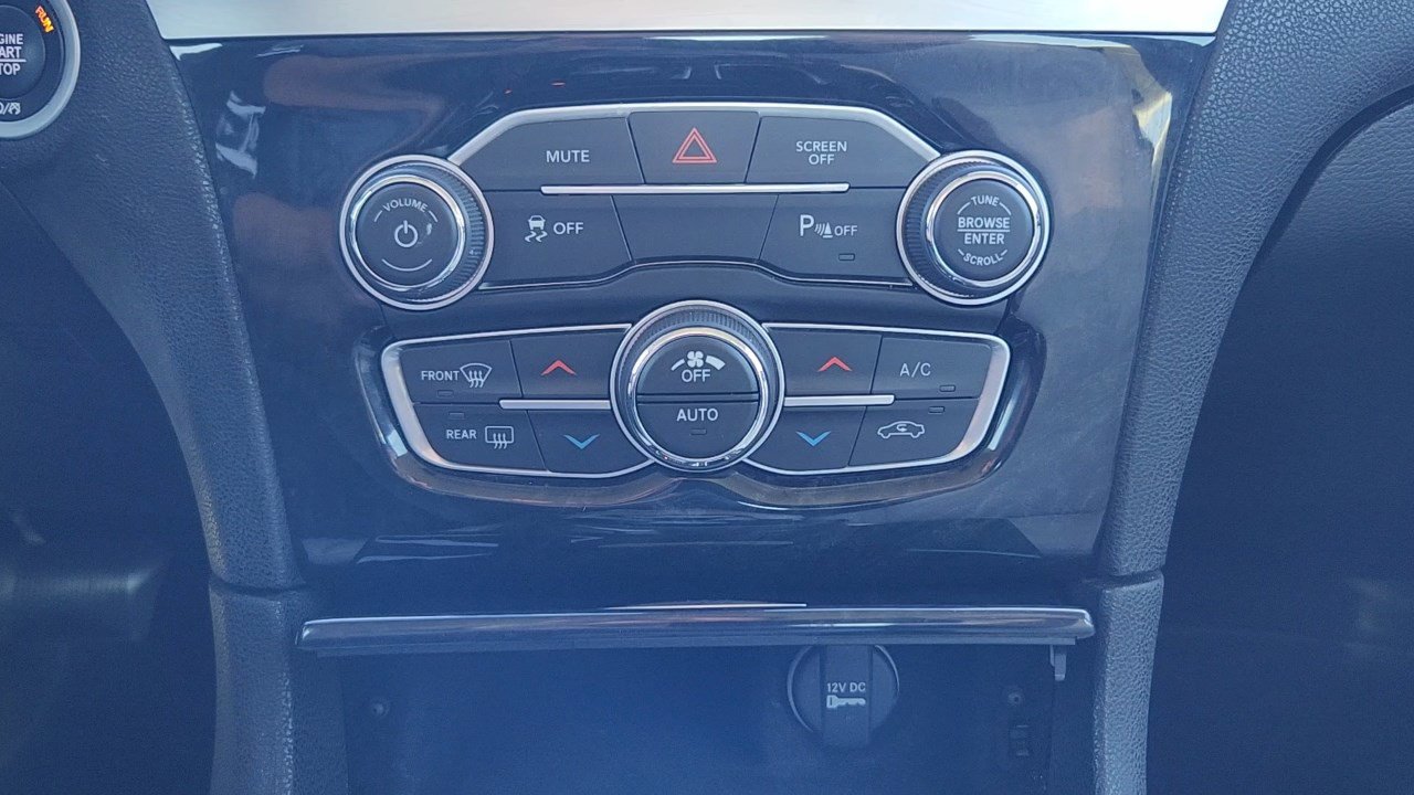 2022 Chrysler 300 Touring L photo 13