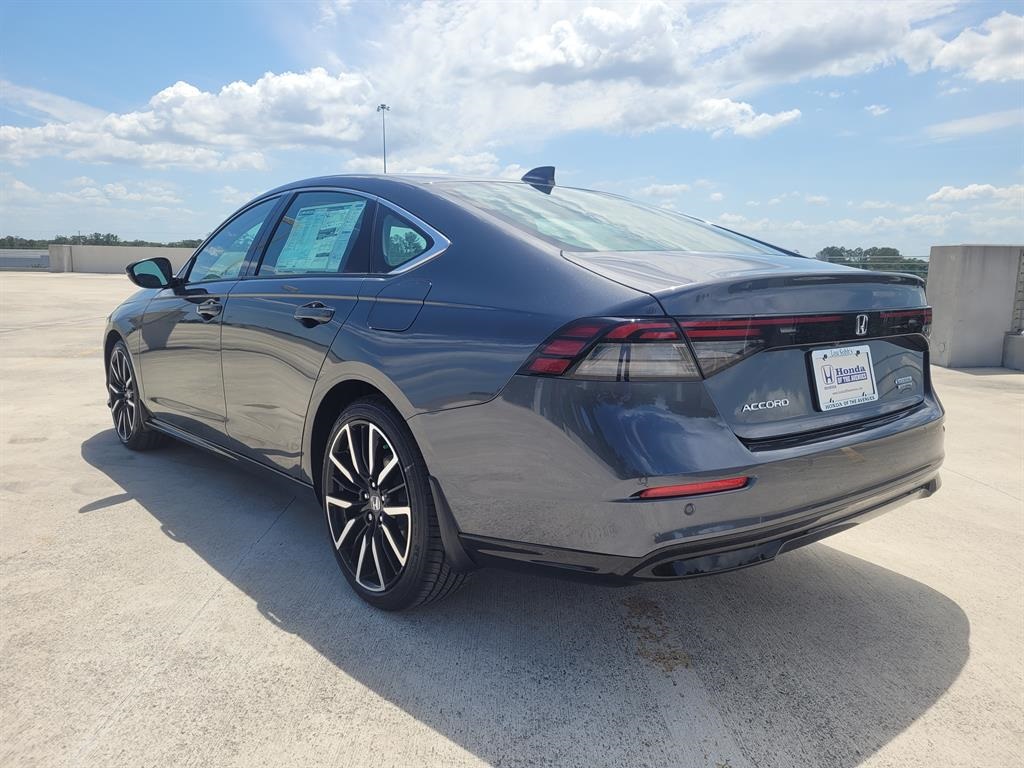 2025 Honda Accord Hybrid Touring photo 5