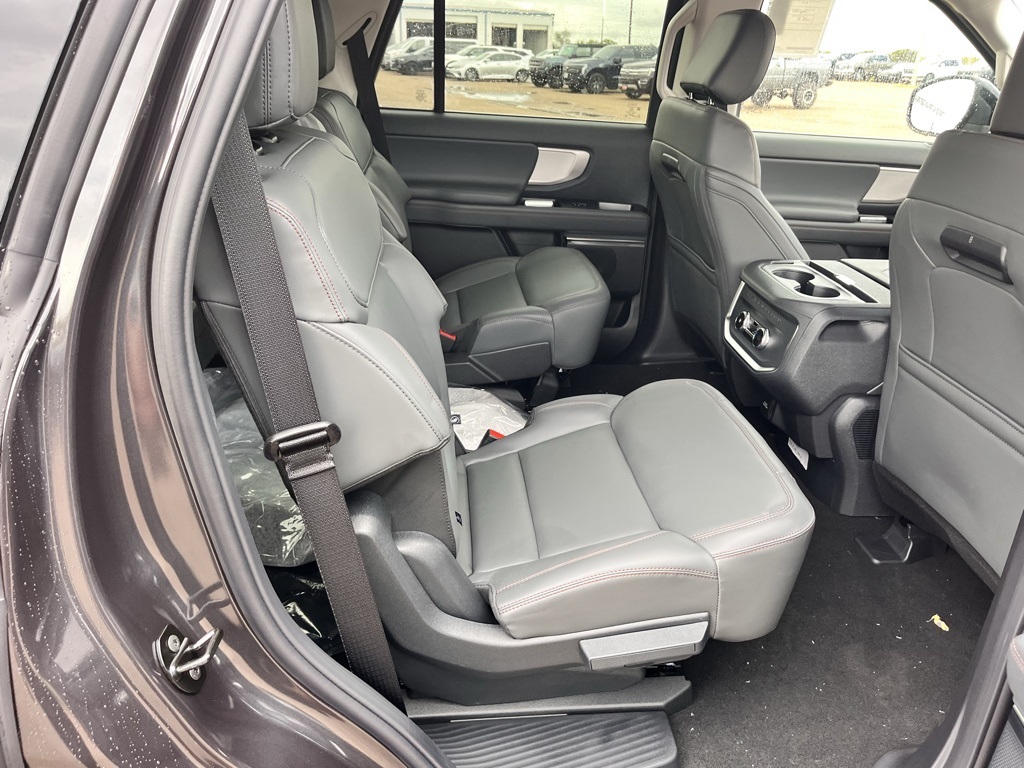 2025 Ford Expedition photo 16