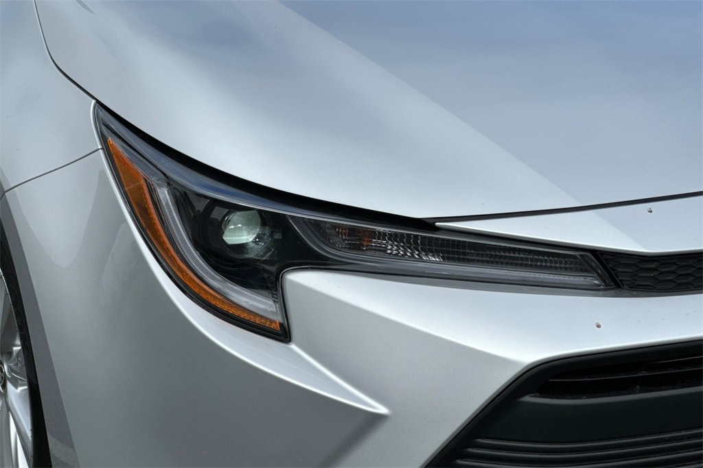 2025 Toyota Corolla LE photo 28