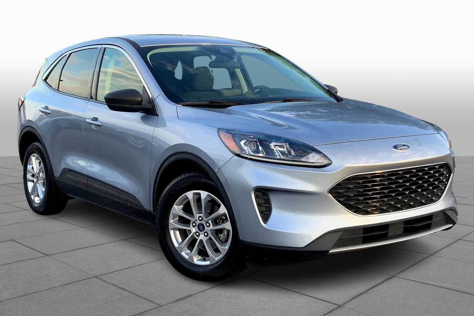 2022 Ford Escape SE photo 2