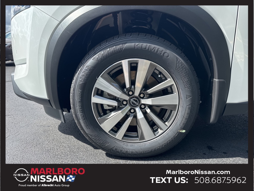 2025 Nissan Pathfinder SL photo 9