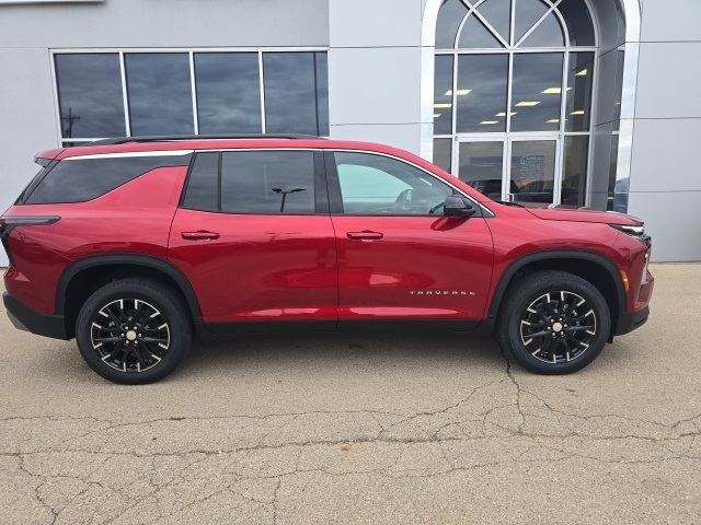 2026 Chevrolet Traverse 2LT photo 3