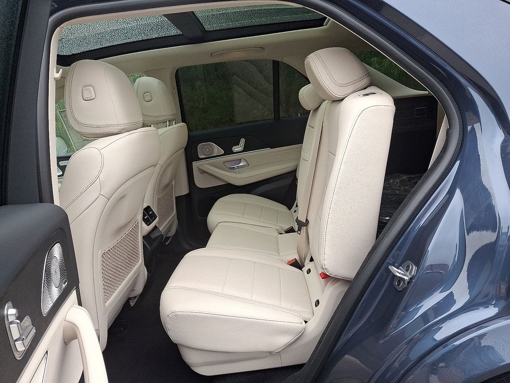 2026 Mercedes Benz GLE 450 4MATIC photo 3
