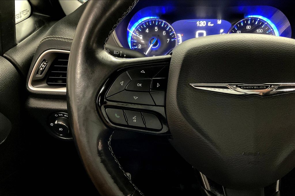 2021 Chrysler Pacifica Touring L photo 16