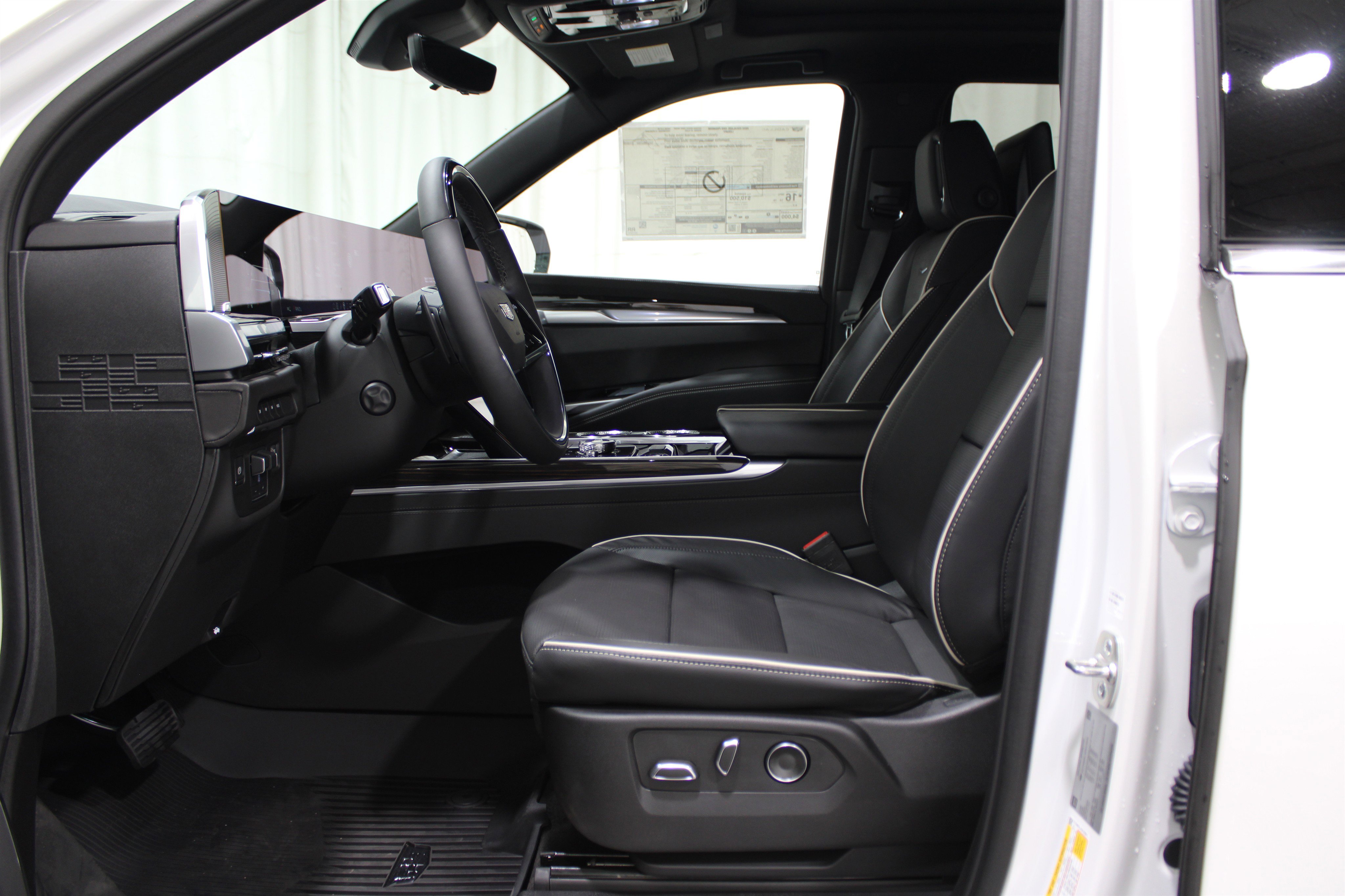 2025 Cadillac Escalade Premium Luxury photo 3