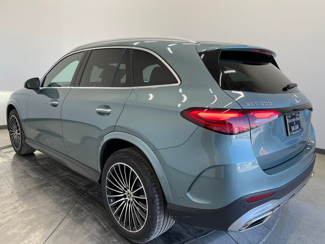 2026 Mercedes Benz GLC 300 photo 2