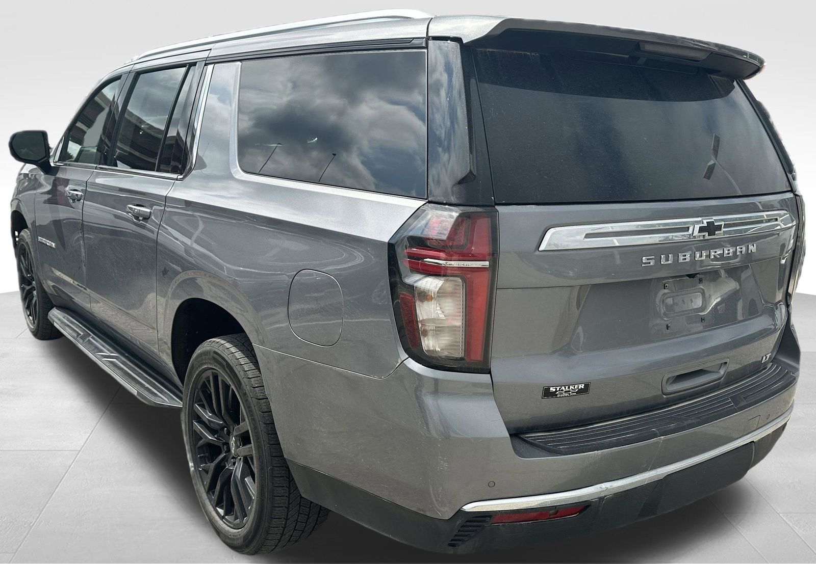 2021 Chevrolet Suburban LT photo 2