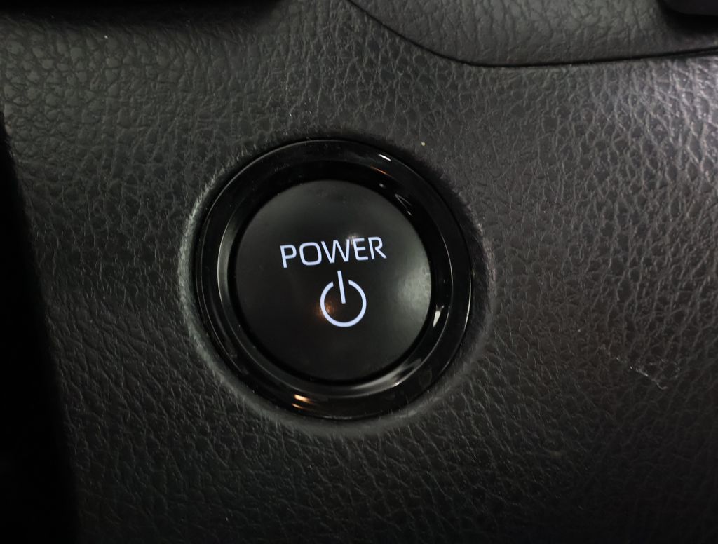 2025 Toyota Camry LE photo 8