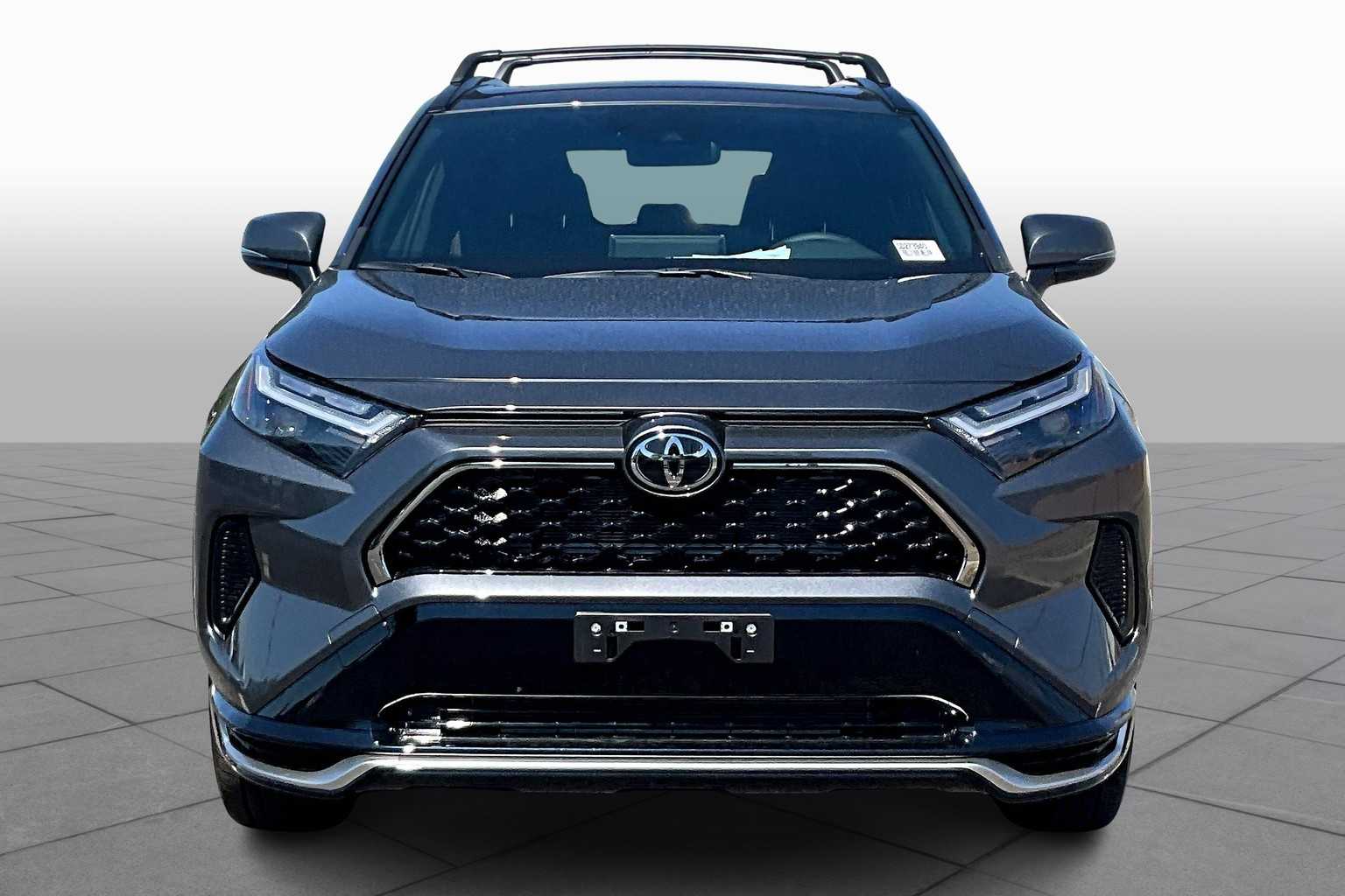 2025 Toyota RAV4 Hybrid SE photo 3