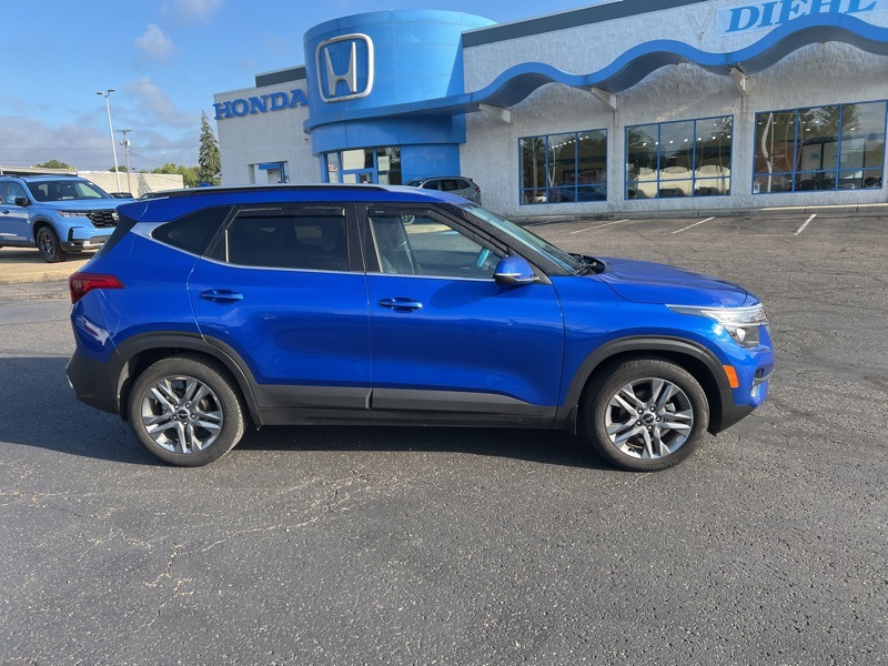 2023 Kia Seltos S photo 2
