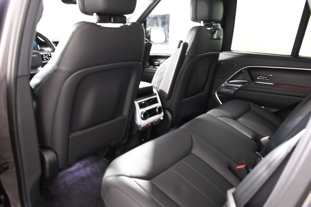 2025 Land Rover Range Rover SE photo 24