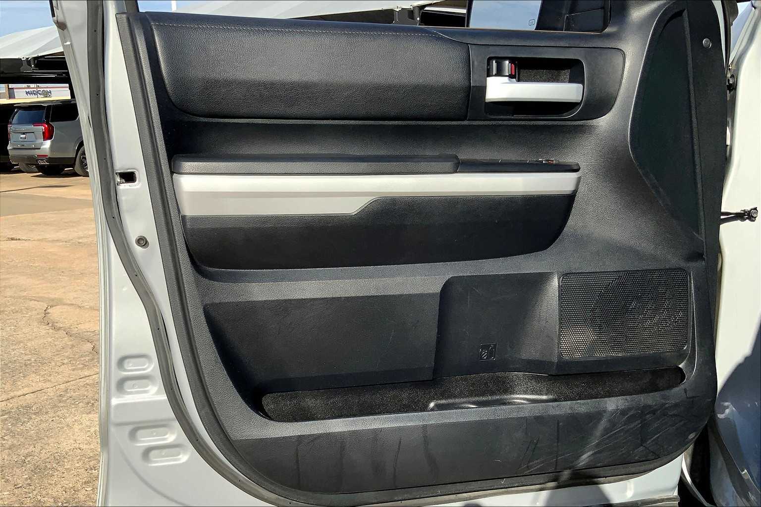 2018 Toyota Tundra SR5 photo 19