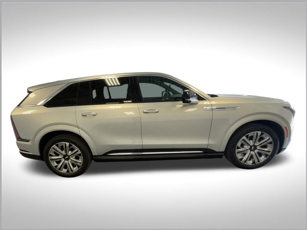 2025 Cadillac Escalade IQ Luxury photo 9