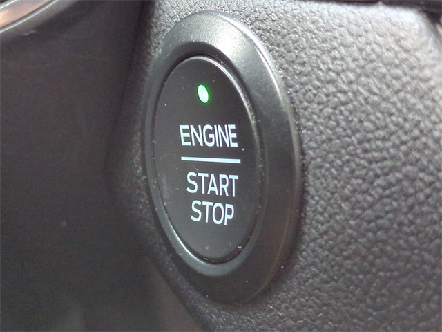 2020 Ford Escape Titanium Hybrid photo 29
