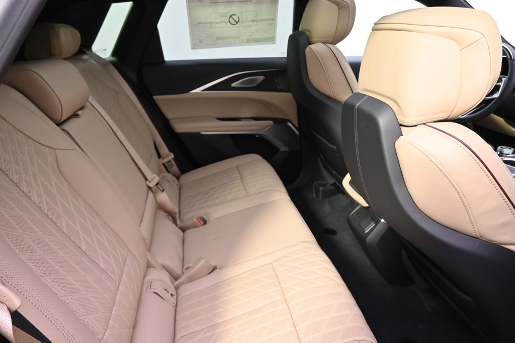 2025 Cadillac Lyriq Luxury photo 18