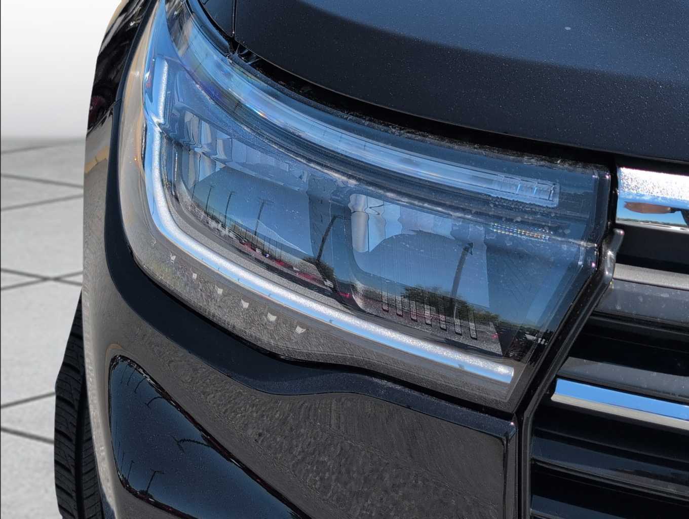 2025 Ford Explorer photo 3