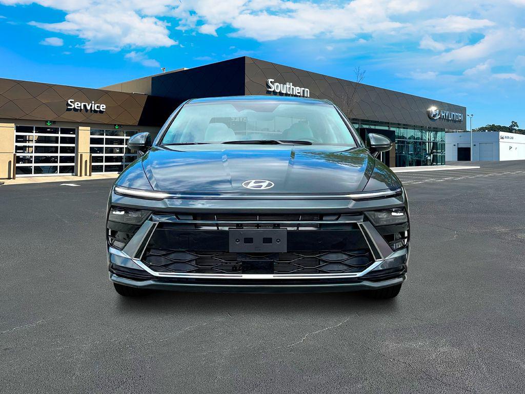 2025 Hyundai Sonata SEL photo 3