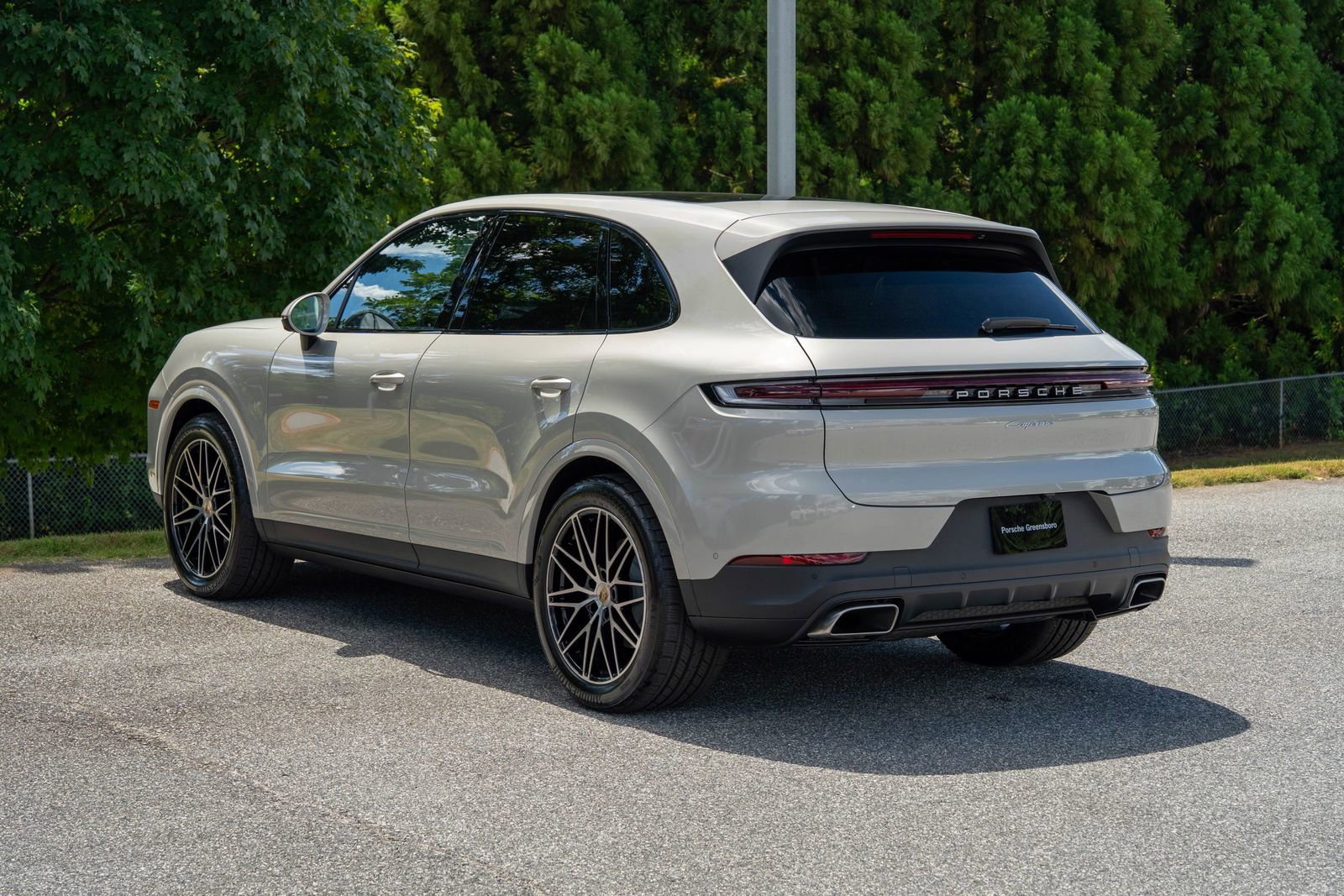 2026 Porsche Cayenne Base photo 3
