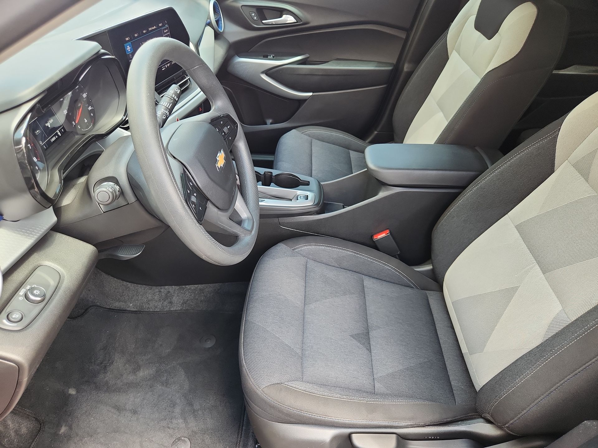 2024 Chevrolet Trax LS photo 16