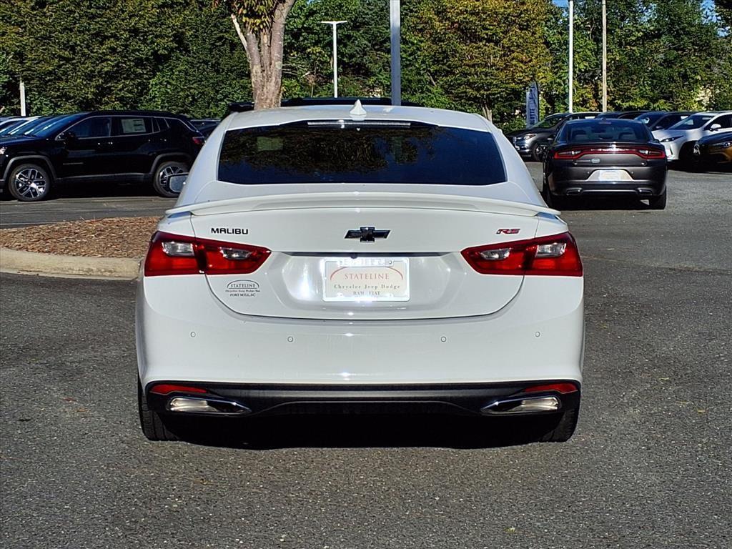 2022 Chevrolet Malibu RS photo 3