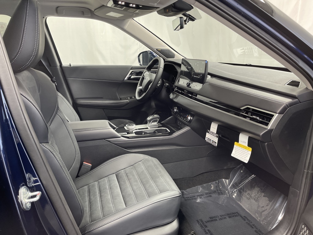 2025 Mitsubishi Outlander SE photo 28
