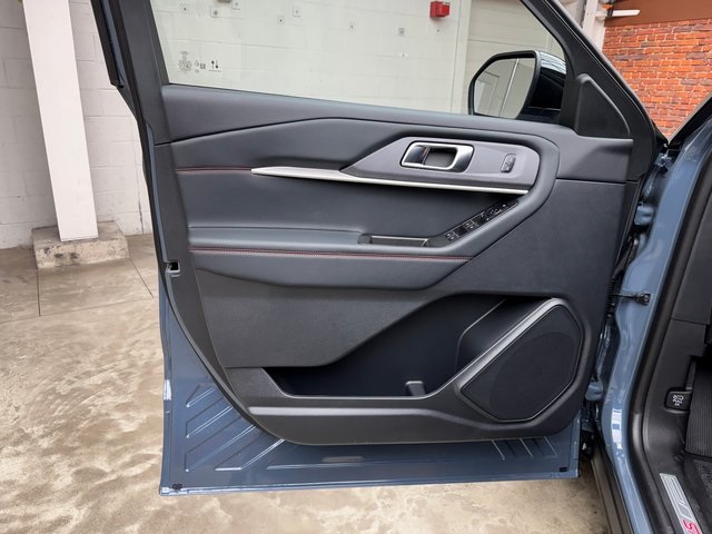 2025 Ford Explorer ST-Line photo 10