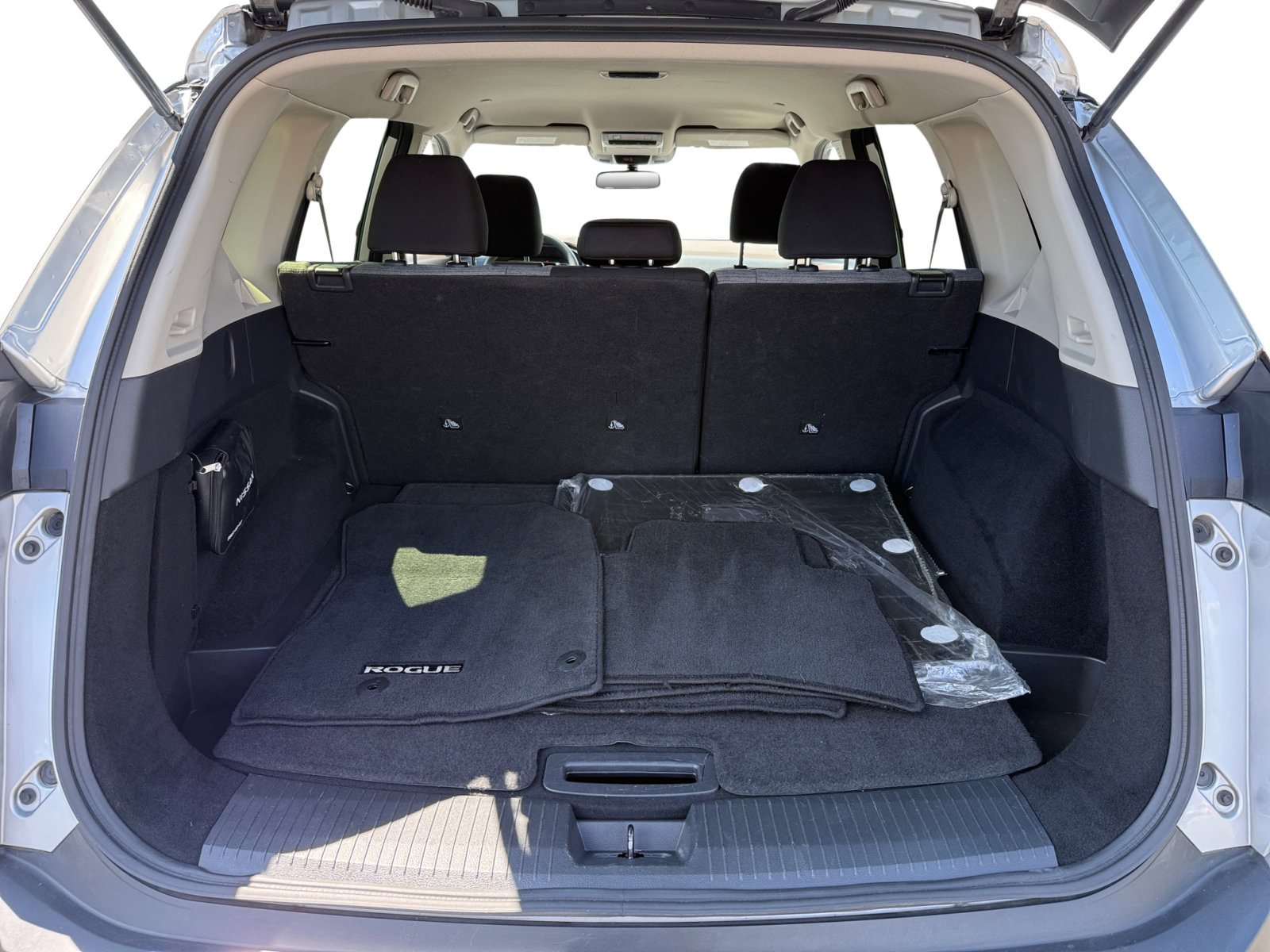 2023 Nissan Rogue SV photo 17