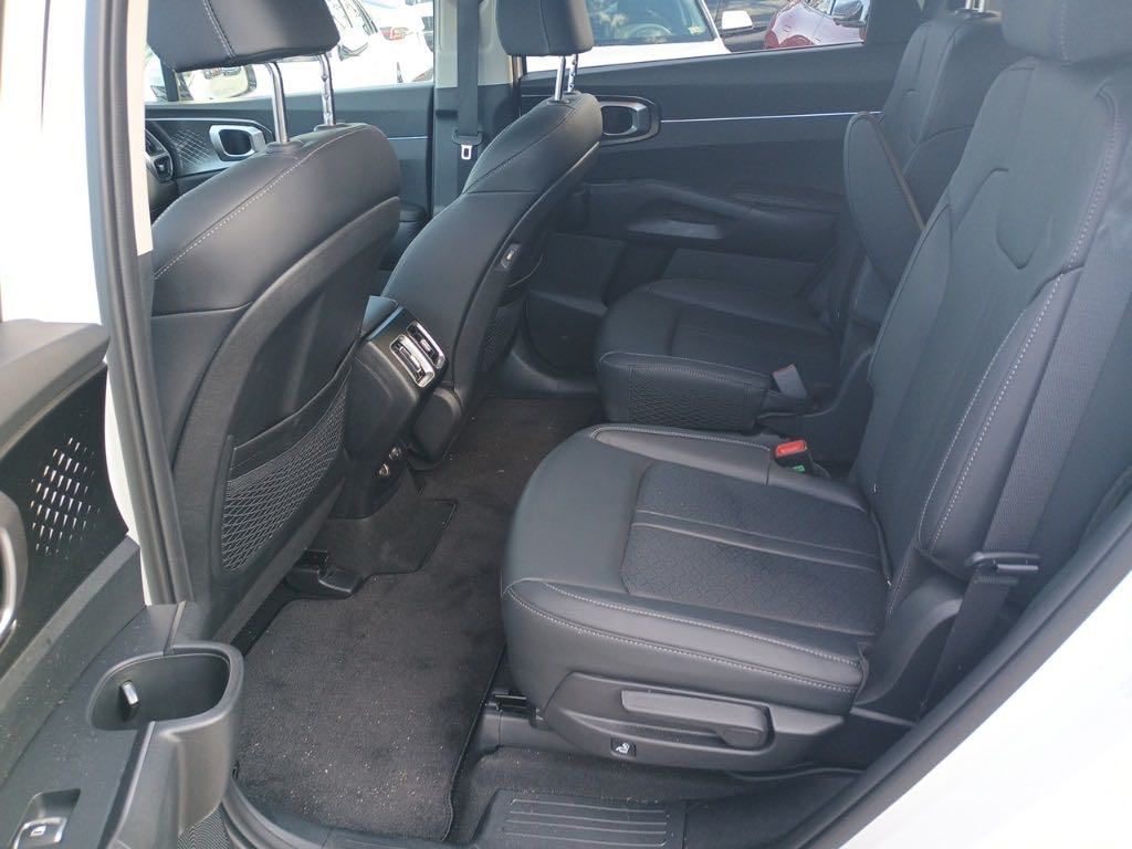 2023 Kia Sorento Hybrid EX photo 18
