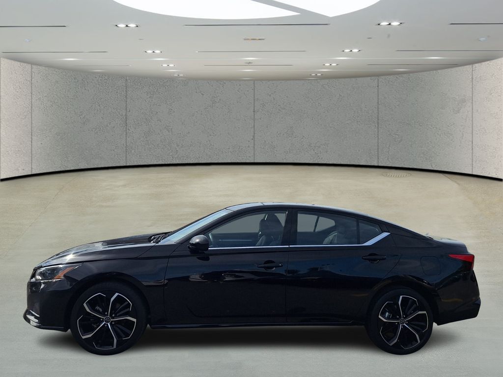 2025 Nissan Altima 2.5 SR photo 2