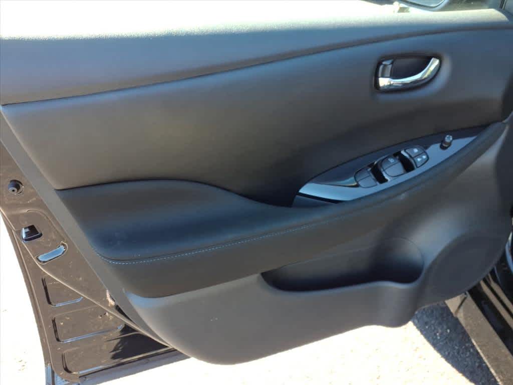 2025 Nissan Leaf SV Plus photo 10