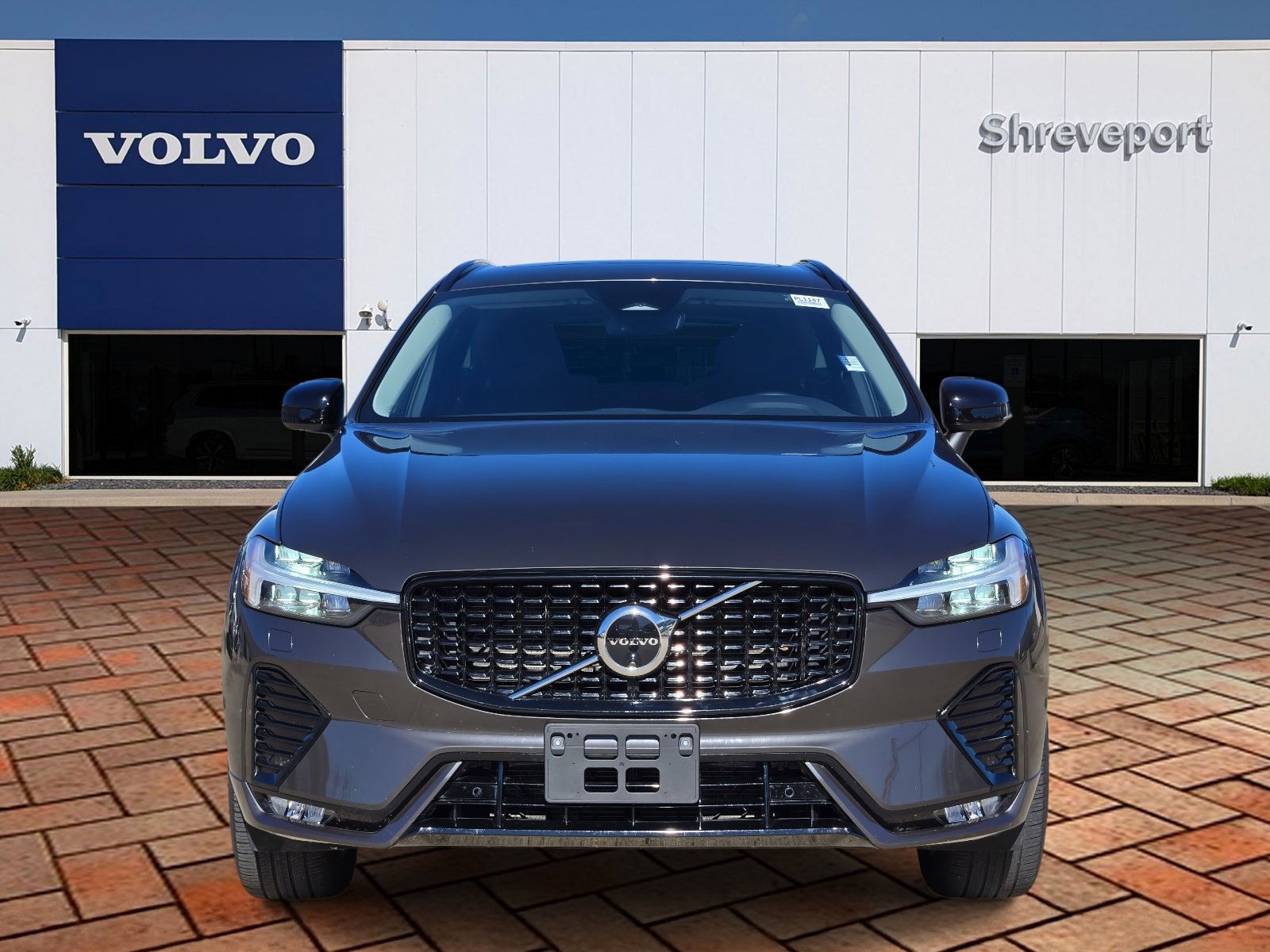 2025 Volvo XC60 B5 Plus photo 2