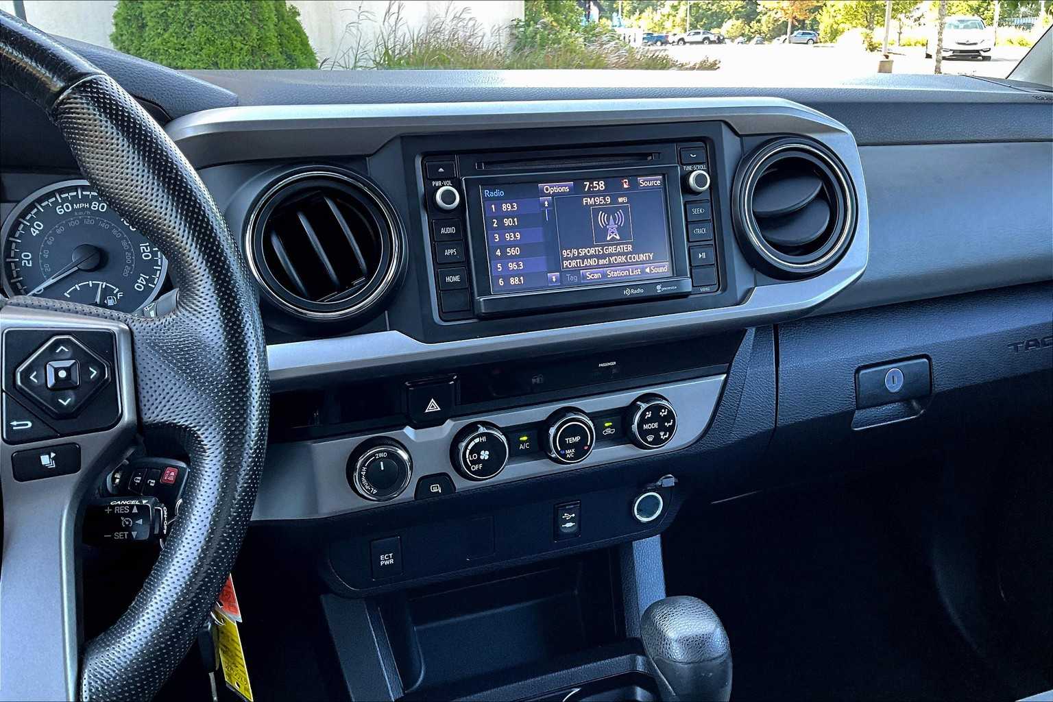 2016 Toyota Tacoma SR5 photo 6