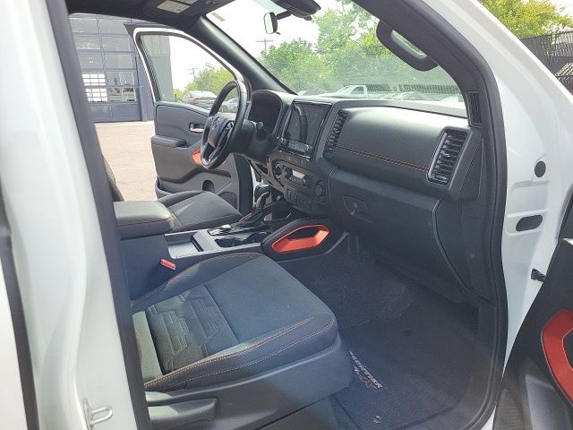 2022 Nissan Frontier Crew Cab photo 11