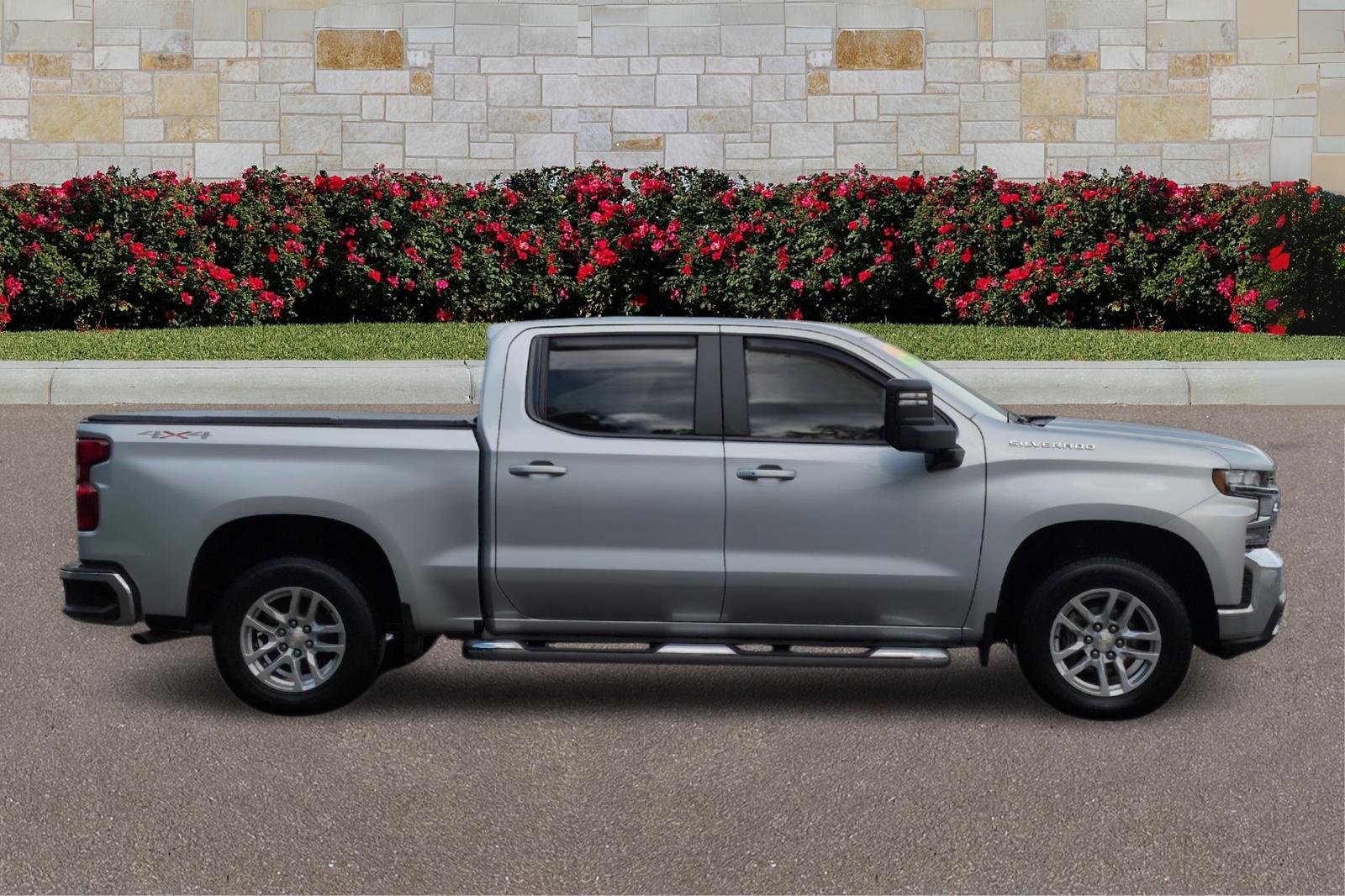2020 Chevrolet Silverado 1500 LT photo 2