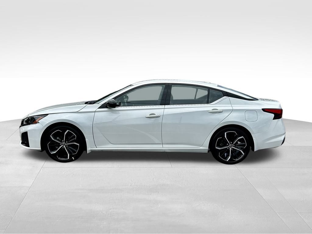 2024 Nissan Altima 2.5 SR photo 3