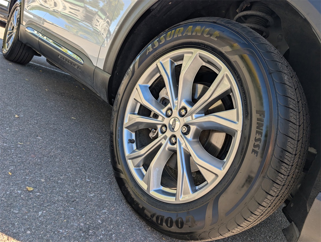 2020 Ford Explorer XLT photo 8