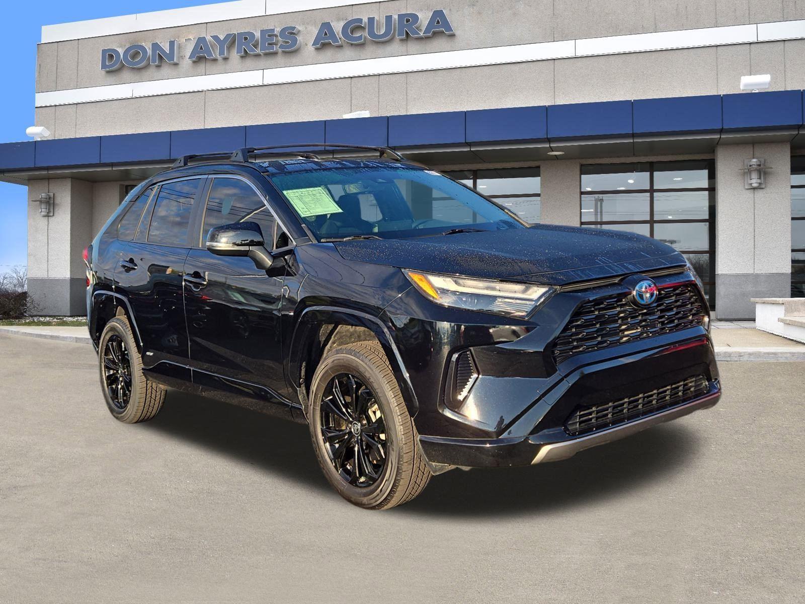 2022 Toyota RAV4 SE's photo