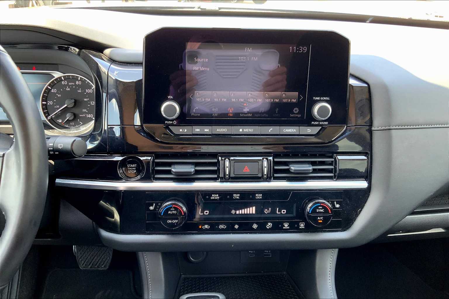 2025 Nissan Pathfinder SV photo 6