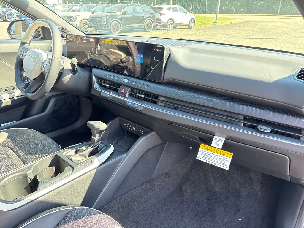 2025 Kia K4 GT-Line photo 27