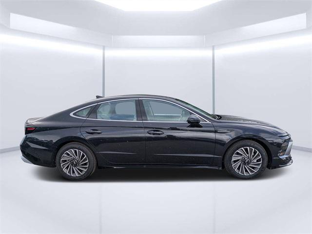 2025 Hyundai Sonata Hybrid SEL photo 2