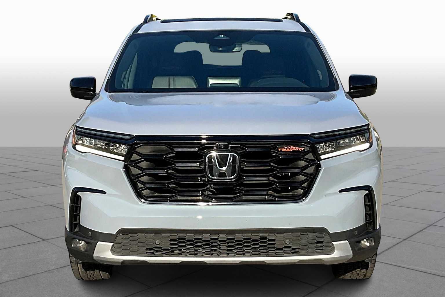 2025 Honda Pilot TrailSport photo 3